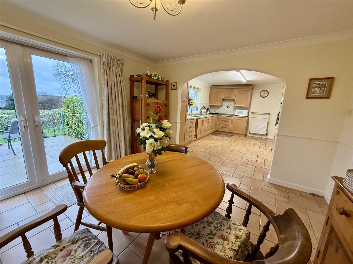 Kitchen/Dining Room: